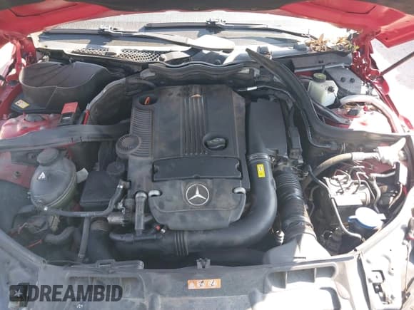 ✅ 2013 Mercedes-Benz C 250 • VIN: WDDGJ4HB0DF977768 • Lot: 41521807. Wystawiony na IAAI z przebiegiem Nie podano. Bezpłatny archiwum sprzedaży aukcyjnych z USA i szczegółowy raport historii pojazdu na DreamBid. Zdjęcie 10.