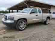 2005 Dodge Dakota SLT z VIN 1D7HE42K45S198870, wystawiony jako Copart lot #73381434 z przebiegiem 152 802 mil mil oraz Czysty tytuł • Clean title. Historia ofert i sprzedaży dostępna na DreamBid. Obrazek 1.