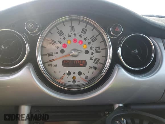 ✅ 2006 MINI Convertible • VIN: WMWRF33596TF65644 • Lot: 66695365. Listed on Copart with Not provided. Free auction sales archive from the USA and detailed vehicle history report at DreamBid. Image 9.