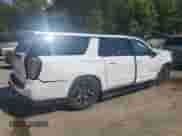 2024 Chevrolet Suburban Z71 z VIN 1GNSKDKD4RR366912, wystawiony jako Copart lot #85366065 z przebiegiem 17 299 mil mil oraz Szkoda całkowita • Salvage title. Historia ofert i sprzedaży dostępna na DreamBid. Obrazek 3.