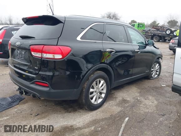 ✅ 2017 Kia Sorento LX • VIN: 5XYPGDA53HG195741 • Lot: 43797985. Listed on IAAI with 50,482 mi. Free auction sales archive from the USA and detailed vehicle history report at DreamBid. Image 4.