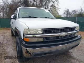 2000 Chevrolet Silverado 2500 LT z VIN 1GCGK29U5YE396273, wystawiony jako IAAI lot #41957044 z przebiegiem 93 031 mil mil oraz . Historia ofert i sprzedaży dostępna na DreamBid. Obrazek 6.