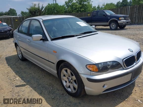 ✅ 2002 BMW 3 Series 325i • VIN: WBAEV33402KL72398 • Lot: 42596344. Listed on IAAI with 90,885 mi. Free auction sales archive from the USA and detailed vehicle history report at DreamBid. Image 1.