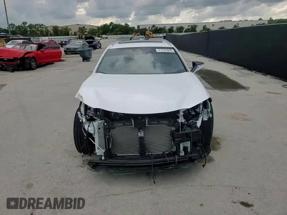 ✅ 2022 Lexus UX 200 F Sport • VIN: JTHE3JBH6N2055584 • Лот: 71727835. Опубликован ранее на Copart с пробегом 28 871 миль. Бесплатный доступ к архиву аукционных продаж из США и подробный отчёт об истории автомобиля на DreamBid. Изображение 15.