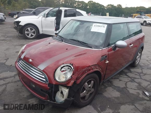 ✅ 2009 MINI Clubman • VIN: WMWML33599TX33092 • Lot: 43288370. Wystawiony na IAAI z przebiegiem 109 616 mil. Bezpłatny archiwum sprzedaży aukcyjnych z USA i szczegółowy raport historii pojazdu na DreamBid. Zdjęcie 17.
