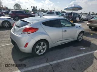 ✅ 2014 Hyundai Veloster • VIN: KMHTC6AD2EU186726 • Lot: 43993215. Wystawiony na Copart z przebiegiem 120 591 mil. Bezpłatny archiwum sprzedaży aukcyjnych z USA i szczegółowy raport historii pojazdu na DreamBid. Zdjęcie 3.