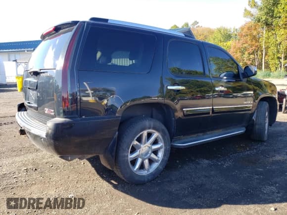 ✅ 2008 GMC Yukon Denali • VIN: 1GKFK63808J223058 • Lot: 85724215. Listed on Copart with 153,013 mi. Free auction sales archive from the USA and detailed vehicle history report at DreamBid. Image 3.