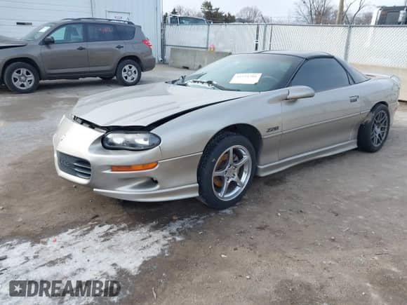 2002 Chevrolet Camaro Z28 z VIN 2G1FP22GX22123181, wystawiony jako IAAI lot #41524701 z przebiegiem 113 329 mil mil oraz . Historia ofert i sprzedaży dostępna na DreamBid. Obrazek 2.