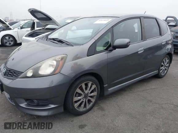 ✅ 2013 Honda Fit Sport • VIN: JHMGE8H67DC027092 • Лот: 43618841. Опубликован ранее на IAAI с пробегом 45 511 миль. Бесплатный доступ к архиву аукционных продаж из США и подробный отчёт об истории автомобиля на DreamBid. Изображение 2.