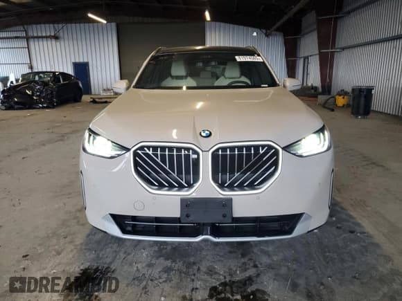 ✅ 2025 BMW X3 30 xDrive • VIN: 5UX53GP0XS9Y52736 • Lot: 81974565. Listed on Copart with 5,376 mi. Free auction sales archive from the USA and detailed vehicle history report at DreamBid. Image 5.