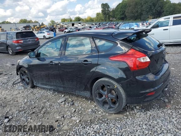 ✅ 2013 Ford Focus ST • VIN: 1FADP3L91DL349087 • Лот: 70881755. Опубликован ранее на Copart с пробегом 109 078 миль. Бесплатный доступ к архиву аукционных продаж из США и подробный отчёт об истории автомобиля на DreamBid. Изображение 2.