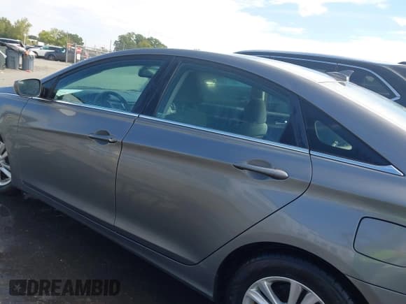 ✅ 2013 Hyundai Sonata GLS • VIN: 5NPEB4AC1DH759152 • Lot: 43314441. Listed on IAAI with 212,616 mi. Free auction sales archive from the USA and detailed vehicle history report at DreamBid. Image 15.