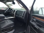 ✅ 2018 Ram 2500 Laramie • VIN: 3C6UR5FJXJG212364 • Lot: 42102428. Wystawiony na IAAI z przebiegiem 61 973 mil. Bezpłatny archiwum sprzedaży aukcyjnych z USA i szczegółowy raport historii pojazdu na DreamBid. Zdjęcie 5.