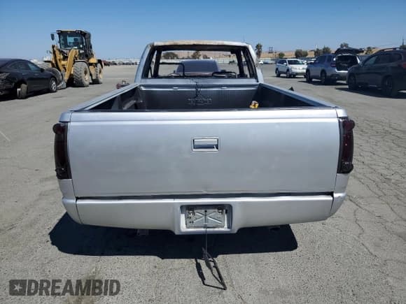 ✅ 1993 GMC Sierra 1500 • VIN: 1GTGC39N9PE540336 • Lot: 69100205. Wystawiony na Copart z przebiegiem Nie podano. Bezpłatny archiwum sprzedaży aukcyjnych z USA i szczegółowy raport historii pojazdu na DreamBid. Zdjęcie 6.