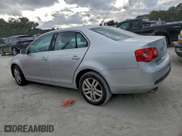 ✅ 2007 Volkswagen Jetta Wolfsburg Edition • VIN: 3VWEF81K67M078192 • Лот: 96047955. Опубликован ранее на Copart с пробегом 135 647 миль. Бесплатный доступ к архиву аукционных продаж из США и подробный отчёт об истории автомобиля на DreamBid. Изображение 2.