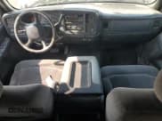 ✅ 2002 Chevrolet Silverado 2500HD LS • VIN: 1GCHK29U32E209964 • Лот: 70660785. Опубликован ранее на Copart с пробегом 247 846 миль. Бесплатный доступ к архиву аукционных продаж из США и подробный отчёт об истории автомобиля на DreamBid. Изображение 8.