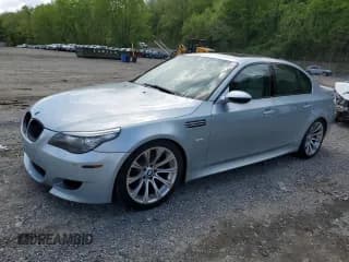 ✅ 2008 BMW 5 Series M5 • VIN: WBSNB935X8CX09758 • Lot: 56399835. Wystawiony na Copart z przebiegiem 132 397 mil. Bezpłatny archiwum sprzedaży aukcyjnych z USA i szczegółowy raport historii pojazdu na DreamBid. Zdjęcie 1.