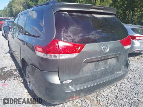 ✅ 2014 Toyota Sienna LE AAS • VIN: 5TDKK3DC0ES414876 • Lot: 43172800. Listed on IAAI with 200,070 mi. Free auction sales archive from the USA and detailed vehicle history report at DreamBid. Image 17.