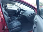 ✅ 2016 Ford Focus SE • VIN: 1FADP3F20GL205890 • Lot: 43421326. Wystawiony na IAAI z przebiegiem 137 615 mil. Bezpłatny archiwum sprzedaży aukcyjnych z USA i szczegółowy raport historii pojazdu na DreamBid. Zdjęcie 5.