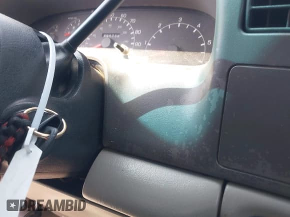 ✅ 2000 Ford F-250 XL • VIN: 1FTNX21L4YEA69598 • Lot: 42567608. Wystawiony na IAAI z przebiegiem 206 758 mil. Bezpłatny archiwum sprzedaży aukcyjnych z USA i szczegółowy raport historii pojazdu na DreamBid. Zdjęcie 11.