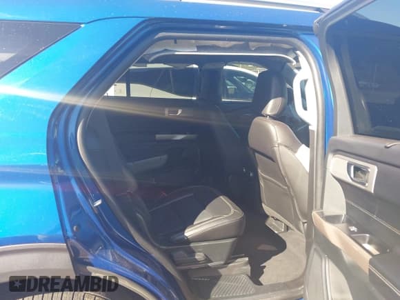 ✅ 2023 Ford Explorer Limited • VIN: 1FMSK8FH9PGA57924 • Lot: 43407677. Wystawiony na IAAI z przebiegiem 55 738 mil. Bezpłatny archiwum sprzedaży aukcyjnych z USA i szczegółowy raport historii pojazdu na DreamBid. Zdjęcie 8.