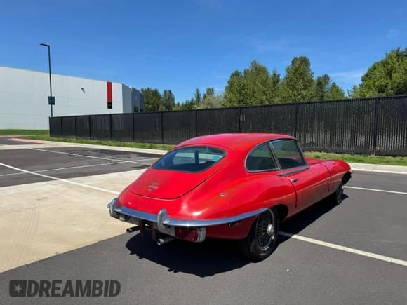✅ 1969 Jaguar E-Type • VIN: 1R42364BW • Lot: 86190205. Wystawiony na Copart z przebiegiem 45 742 mil. Bezpłatny archiwum sprzedaży aukcyjnych z USA i szczegółowy raport historii pojazdu na DreamBid. Zdjęcie 4.