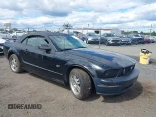 ✅ 2005 Ford Mustang GT Deluxe • VIN: 1ZVHT85H955237777 • Лот: 43079057. Опубликован ранее на IAAI с пробегом 79 575 миль. Бесплатный доступ к архиву аукционных продаж из США и подробный отчёт об истории автомобиля на DreamBid. Изображение 1.