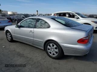 ✅ 2000 Mercedes-Benz CLK 320/430 • VIN: WDBLJ65G8YF122308 • Лот: 77449314. Опубликован ранее на Copart с пробегом 105 121 миль. Бесплатный доступ к архиву аукционных продаж из США и подробный отчёт об истории автомобиля на DreamBid. Изображение 2.