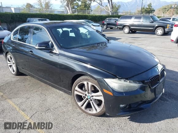 ✅ 2015 BMW 3 Series 335i • VIN: WBA3A9G55FNS66512 • Lot: 41147480. Wystawiony na IAAI z przebiegiem 120 800 mil. Bezpłatny archiwum sprzedaży aukcyjnych z USA i szczegółowy raport historii pojazdu na DreamBid. Zdjęcie 1.