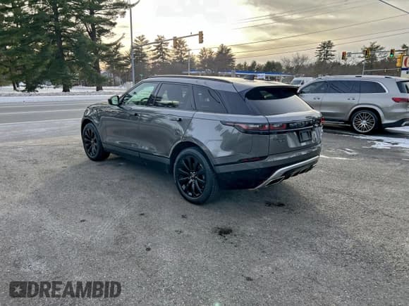 ✅ 2018 Land Rover Range Rover Velar R-Dynamic SE • VIN: SALYL2RV1JA755828 • Lot: 96627645. Wystawiony na Copart z przebiegiem 135 466 mil. Bezpłatny archiwum sprzedaży aukcyjnych z USA i szczegółowy raport historii pojazdu na DreamBid. Zdjęcie 3.