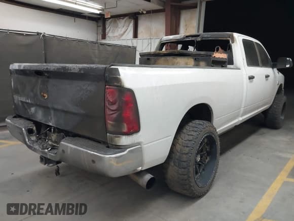 ✅ 2017 Ram 2500 Tradesman • VIN: 3C6UR5HL9HG591138 • Lot: 42702590. Listed on IAAI with Not provided. Free auction sales archive from the USA and detailed vehicle history report at DreamBid. Image 4.
