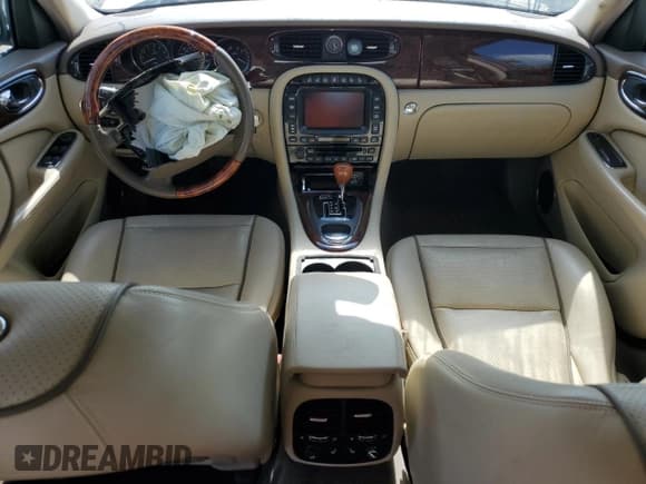 ✅ 2008 Jaguar XJ 8 LWB • VIN: SAJWA79B88SH19764 • Lot: 57768024. Wystawiony na Copart z przebiegiem 27 548 mil. Bezpłatny archiwum sprzedaży aukcyjnych z USA i szczegółowy raport historii pojazdu na DreamBid. Zdjęcie 8.