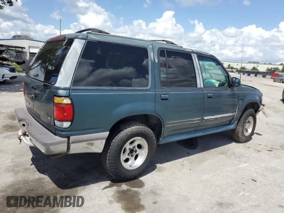 ✅ 1997 Ford Explorer XLT • VIN: 1FMDU32PXVUD09813 • Lot: 61066325. Listed on Copart with 222,538 mi. Free auction sales archive from the USA and detailed vehicle history report at DreamBid. Image 3.