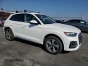 ✅ 2023 Audi Q5 Premium • VIN: WA1ABAFY2P2051333 • Lot: 82785505. Wystawiony na Copart z przebiegiem 27 789 mil. Bezpłatny archiwum sprzedaży aukcyjnych z USA i szczegółowy raport historii pojazdu na DreamBid. Zdjęcie 4.