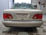✅ 1999 Mercedes-Benz E • VIN: WDBJF25H3XA869577 • Lot: 68224505. Wystawiony na Copart z przebiegiem 80 913 mil. Bezpłatny archiwum sprzedaży aukcyjnych z USA i szczegółowy raport historii pojazdu na DreamBid. Zdjęcie 6.