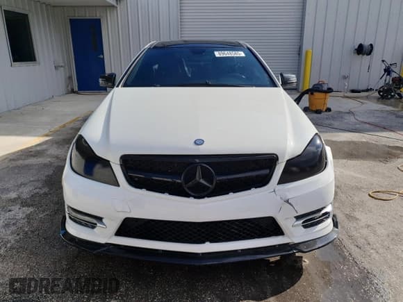 ✅ 2013 Mercedes-Benz C 250 • VIN: WDDGJ4HB5DG060738 • Lot: 89648585. Listed on Copart with 165,315 mi. Free auction sales archive from the USA and detailed vehicle history report at DreamBid. Image 5.