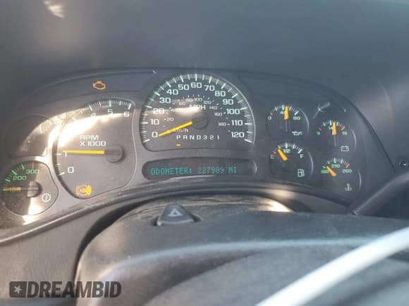 ✅ 2007 Chevrolet Silverado 2500HD LS • VIN: 1GCHK23U67F197349 • Lot: 85165685. Wystawiony na Copart z przebiegiem 227 989 mil. Bezpłatny archiwum sprzedaży aukcyjnych z USA i szczegółowy raport historii pojazdu na DreamBid. Zdjęcie 9.