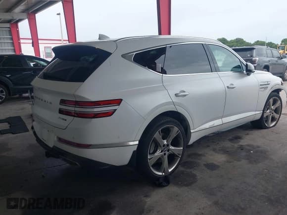 ✅ 2023 Genesis GV80 • VIN: KMUHCESCXPU124632 • Lot: 42648880. Wystawiony na IAAI z przebiegiem 21 713 mil. Bezpłatny archiwum sprzedaży aukcyjnych z USA i szczegółowy raport historii pojazdu na DreamBid. Zdjęcie 4.