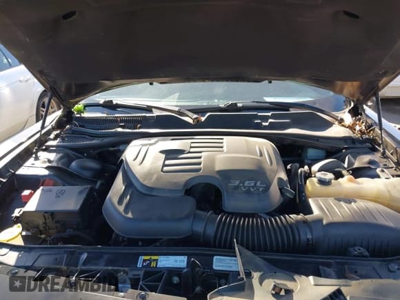 ✅ 2015 Dodge Challenger SXT Plus • VIN: 2C3CDZBG9FH709633 • Lot: 43673430. Wystawiony na IAAI z przebiegiem 77 872 mil. Bezpłatny archiwum sprzedaży aukcyjnych z USA i szczegółowy raport historii pojazdu na DreamBid. Zdjęcie 11.