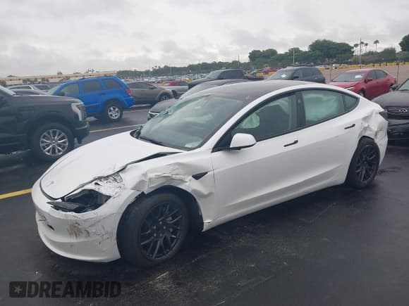 ✅ 2024 Tesla Model 3 • VIN: 5YJ3E1EAXRF740594 • Lot: 42423152. Wystawiony na IAAI z przebiegiem 7 604 mil. Bezpłatny archiwum sprzedaży aukcyjnych z USA i szczegółowy raport historii pojazdu na DreamBid. Zdjęcie 2.