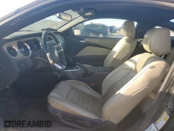 ✅ 2014 Ford Mustang V6 • VIN: 1ZVBP8AM1E5333061 • Лот: 56882415. Опубликован ранее на Copart с пробегом 101 910 миль. Бесплатный доступ к архиву аукционных продаж из США и подробный отчёт об истории автомобиля на DreamBid. Изображение 7.