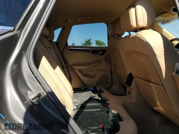 ✅ 2016 Porsche Macan S • VIN: WP1AB2A50GLB53585 • Lot: 92609025. Listed on Copart with 110,974 mi. Free auction sales archive from the USA and detailed vehicle history report at DreamBid. Image 11.