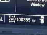 2019 Chevrolet Silverado 1500 Custom Trail Boss z VIN 3GCPYCEH7KG121386, wystawiony jako IAAI lot #41357405 z przebiegiem 100 355 mil mil oraz . Historia ofert i sprzedaży dostępna na DreamBid. Obrazek 16.