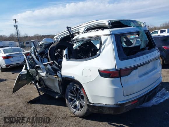 ✅ 2024 Jeep Wagoneer Series II • VIN: 1C4SJVBP1RS139181 • Lot: 41627928. Wystawiony na IAAI z przebiegiem Nie podano. Bezpłatny archiwum sprzedaży aukcyjnych z USA i szczegółowy raport historii pojazdu na DreamBid. Zdjęcie 3.