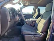 ✅ 2021 Chevrolet Silverado 1500 Custom Trail Boss • VIN: 3GCPYCEF0MG453512 • Lot: 90521435. Wystawiony na Copart z przebiegiem 95 140 mil. Bezpłatny archiwum sprzedaży aukcyjnych z USA i szczegółowy raport historii pojazdu na DreamBid. Zdjęcie 7.