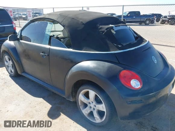 ✅ 2007 Volkswagen Beetle • VIN: 3VWSF31YX7M403856 • Lot: 42419312. Listed on IAAI with 175,004 mi. Free auction sales archive from the USA and detailed vehicle history report at DreamBid. Image 3.