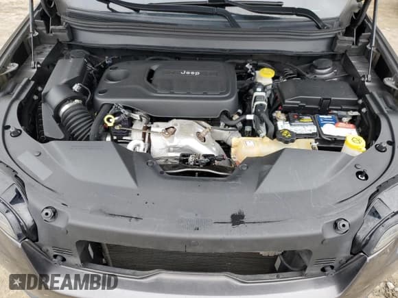 ✅ 2019 Jeep Cherokee Latitude Plus • VIN: 1C4PJLLN2KD119846 • Лот: 89928835. Опубликован ранее на Copart с пробегом 99 731 миль. Бесплатный доступ к архиву аукционных продаж из США и подробный отчёт об истории автомобиля на DreamBid. Изображение 11.