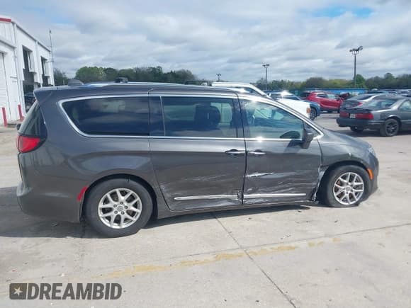 ✅ 2020 Chrysler Pacifica Touring L • VIN: 2C4RC1BG7LR284994 • Lot: 41661416. Listed on IAAI with 101,257 mi. Free auction sales archive from the USA and detailed vehicle history report at DreamBid. Image 13.