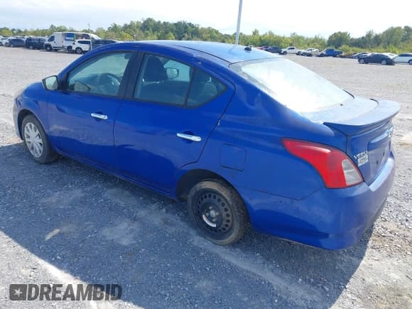 ✅ 2017 Nissan Versa S • VIN: 3N1CN7AP2HL841869 • Lot: 43337349. Wystawiony na IAAI z przebiegiem 200 251 mil. Bezpłatny archiwum sprzedaży aukcyjnych z USA i szczegółowy raport historii pojazdu na DreamBid. Zdjęcie 3.