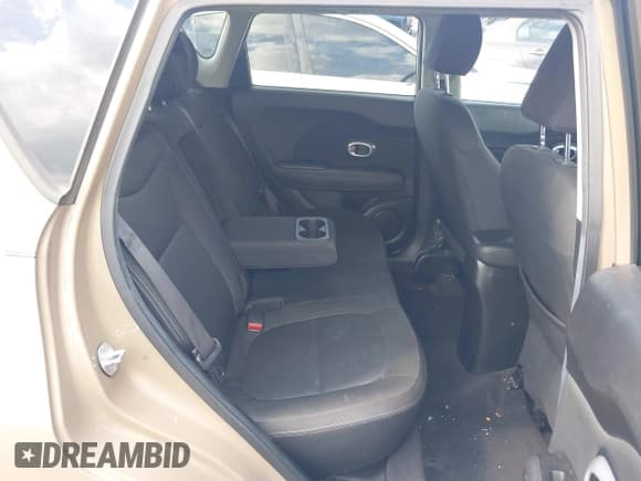 ✅ 2014 Kia Soul • VIN: KNDJN2A25E7034970 • Lot: 42142038. Wystawiony na IAAI z przebiegiem 161 215 mil. Bezpłatny archiwum sprzedaży aukcyjnych z USA i szczegółowy raport historii pojazdu na DreamBid. Zdjęcie 8.